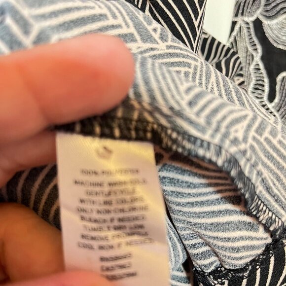 Halogen Abstract‎ Front Pleat cap Sleeve Top Size Small - Picture 6 of 8